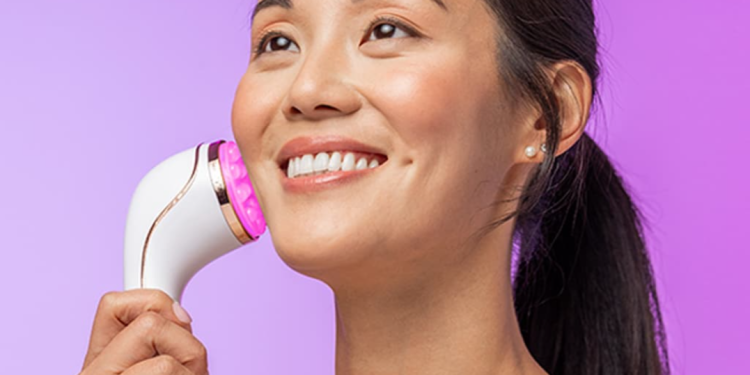LED Technologies Review: Finding the Right Light Therapy Device for Your Routine
